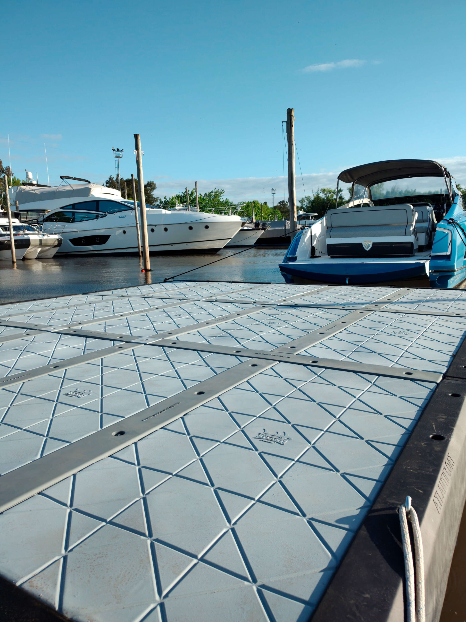 marinas_stand_5 marinas_stand_5
